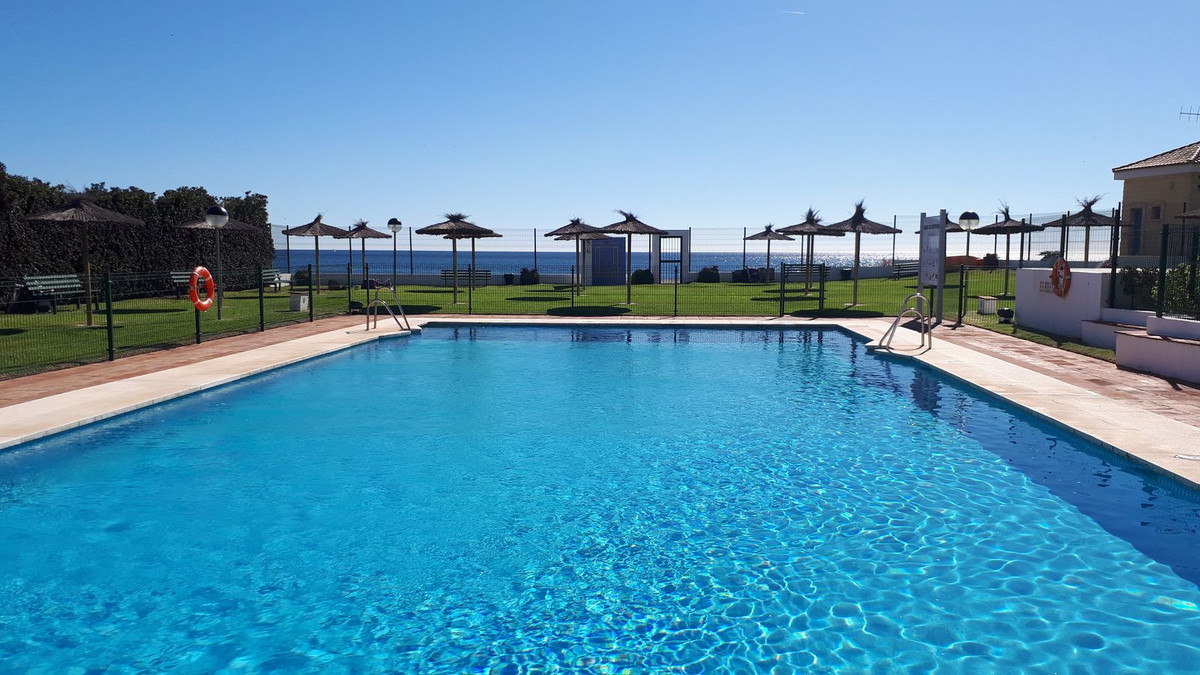 Apartment in Estepona - Image 2