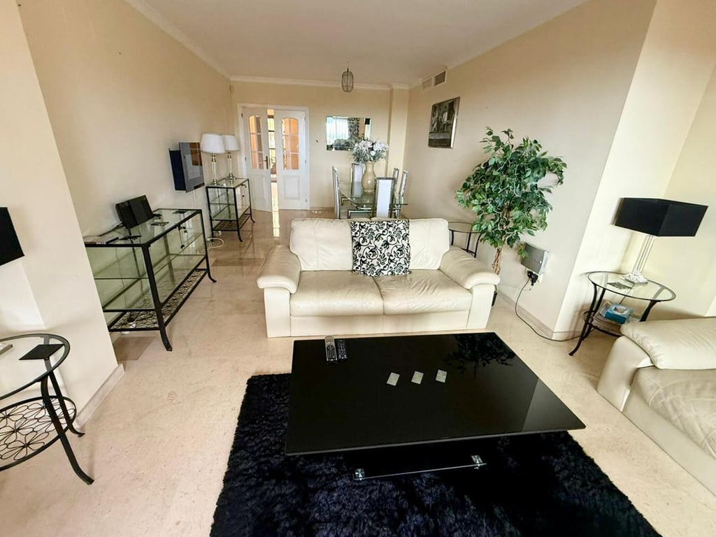 Apartment in Elviria - Image 3