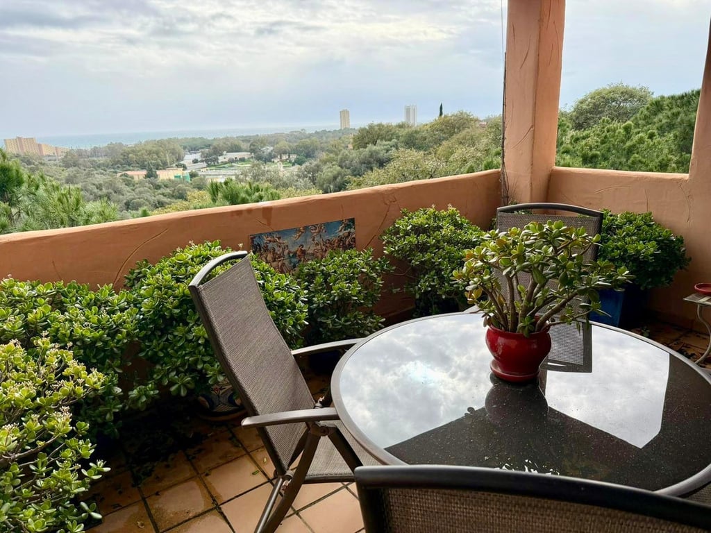 Apartment in Elviria - Image 2