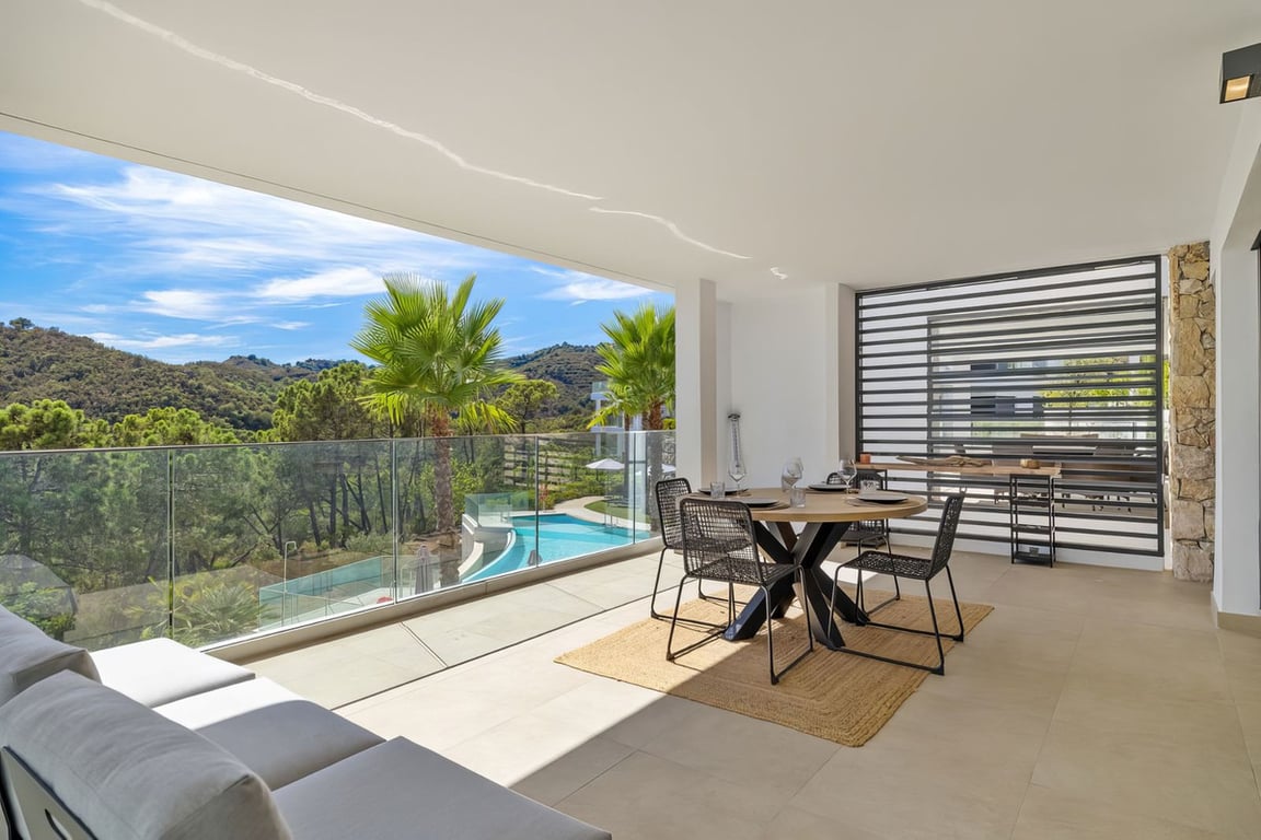Apartment in Estepona - Image 2