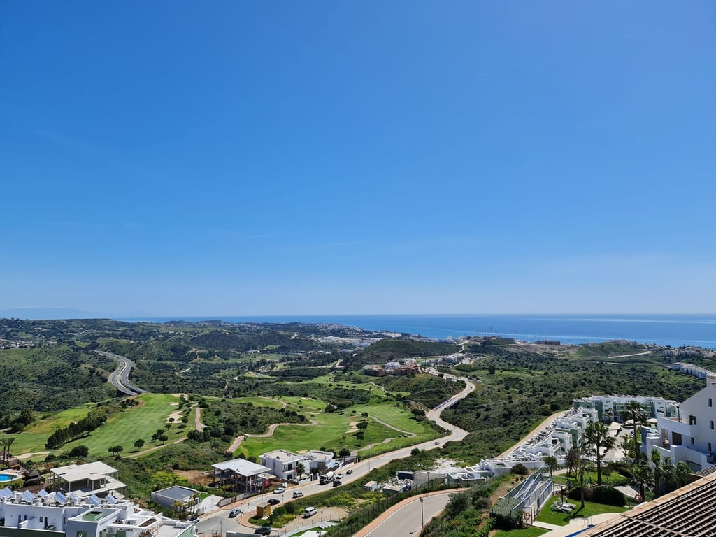 Apartment in La Cala De Mijas - Image 2