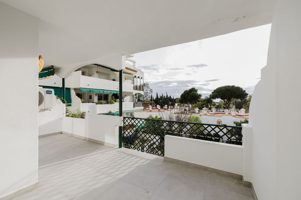 Apartment in Artola - Image 2