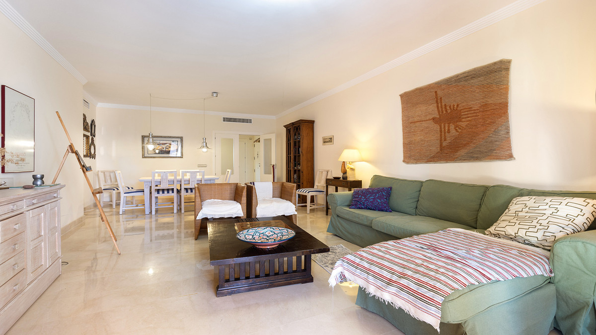Apartment in Manilva - Image 2