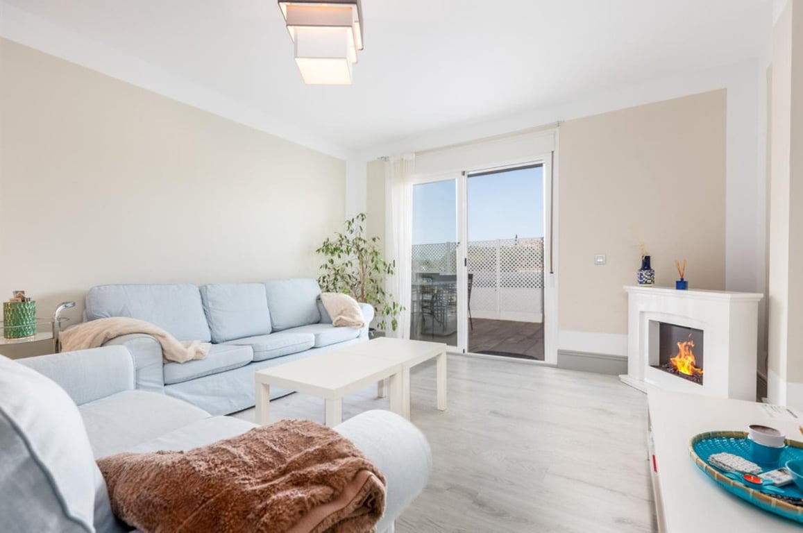Apartment in Nueva Andalucia - Image 2