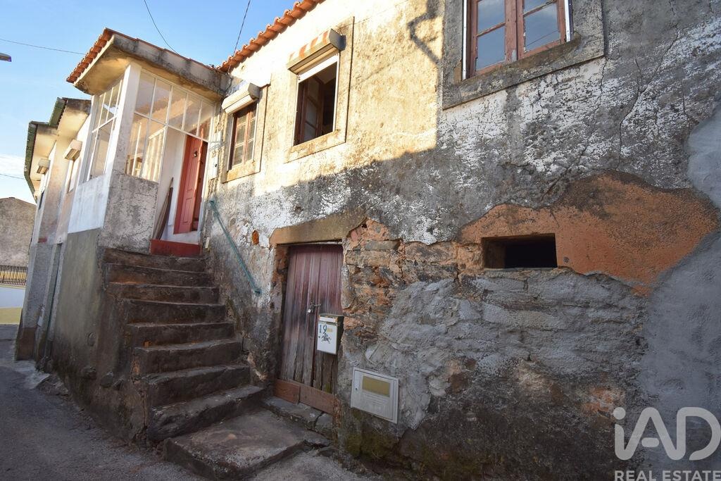 House in Miranda do Corvo - Image 2