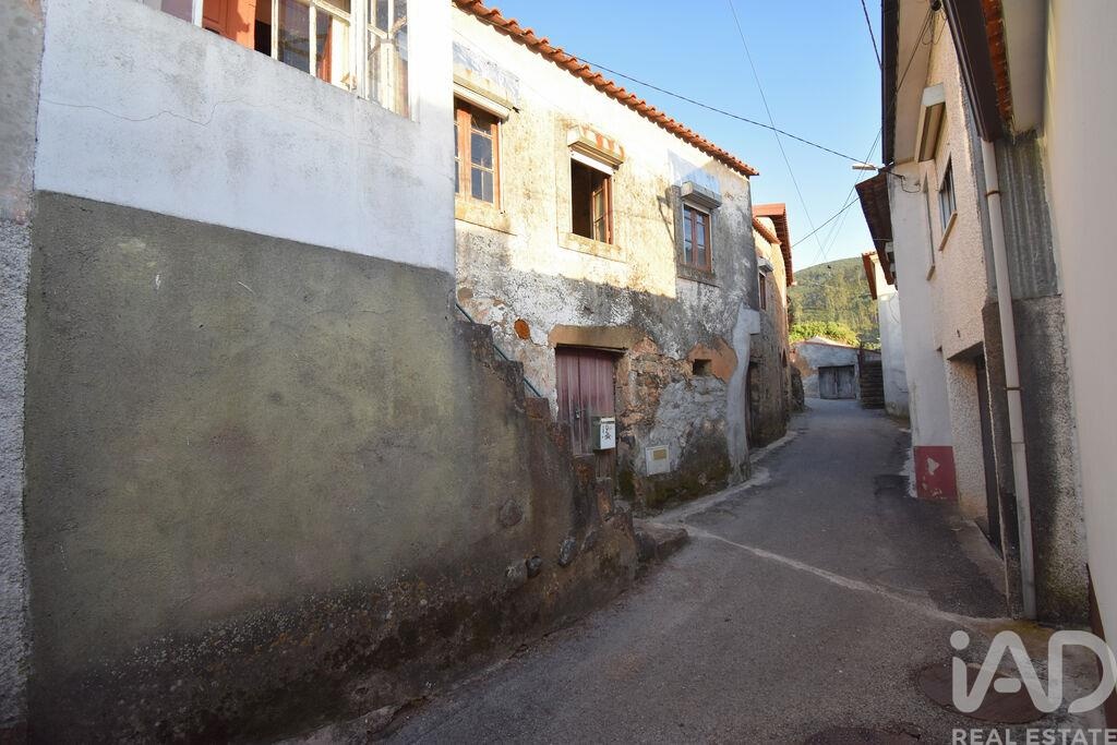 House in Miranda do Corvo - Image 3