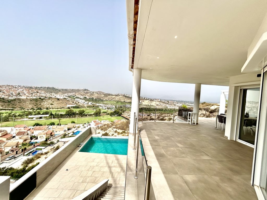 Villa in Ciudad Quesada - Image 2