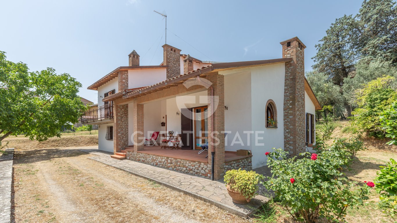 House in Ficulle - Image 2
