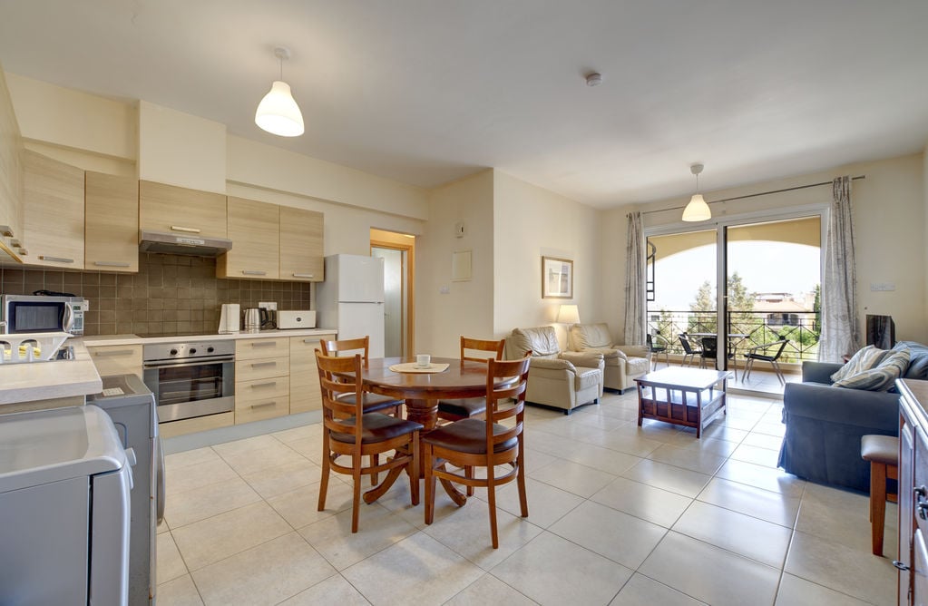 Apartment in Mazotos - Image 2