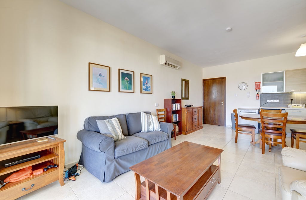 Apartment in Mazotos - Image 3