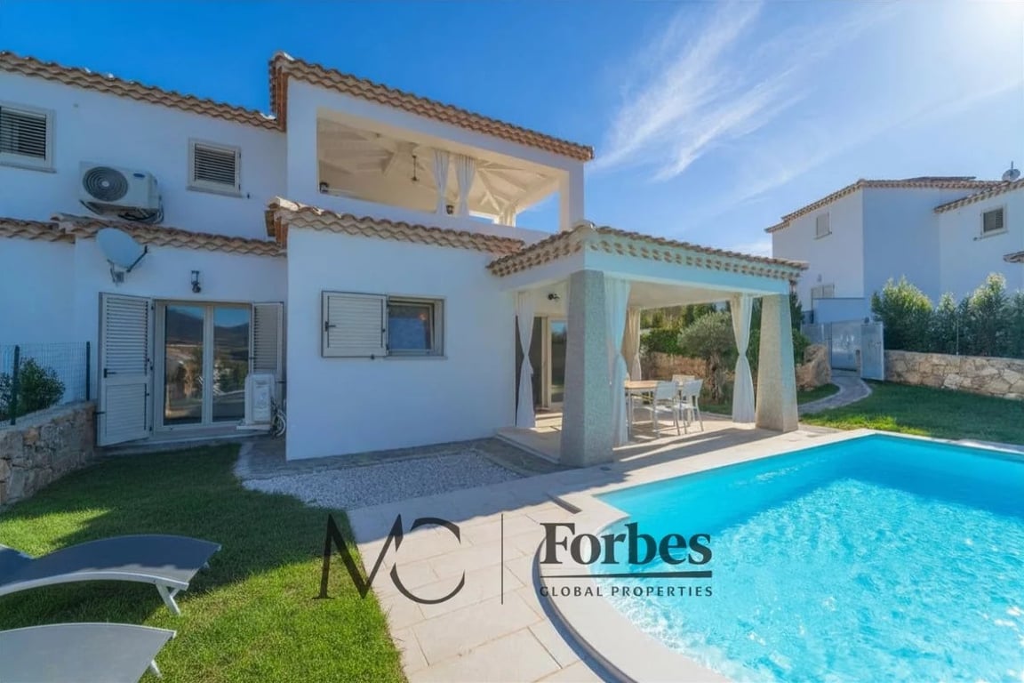 Villa in San Teodoro - Image 2