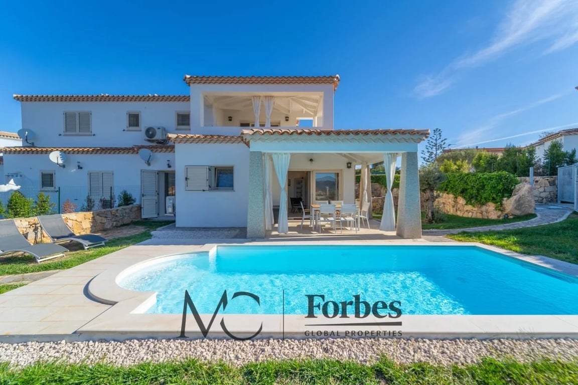 Villa in San Teodoro - Image 2