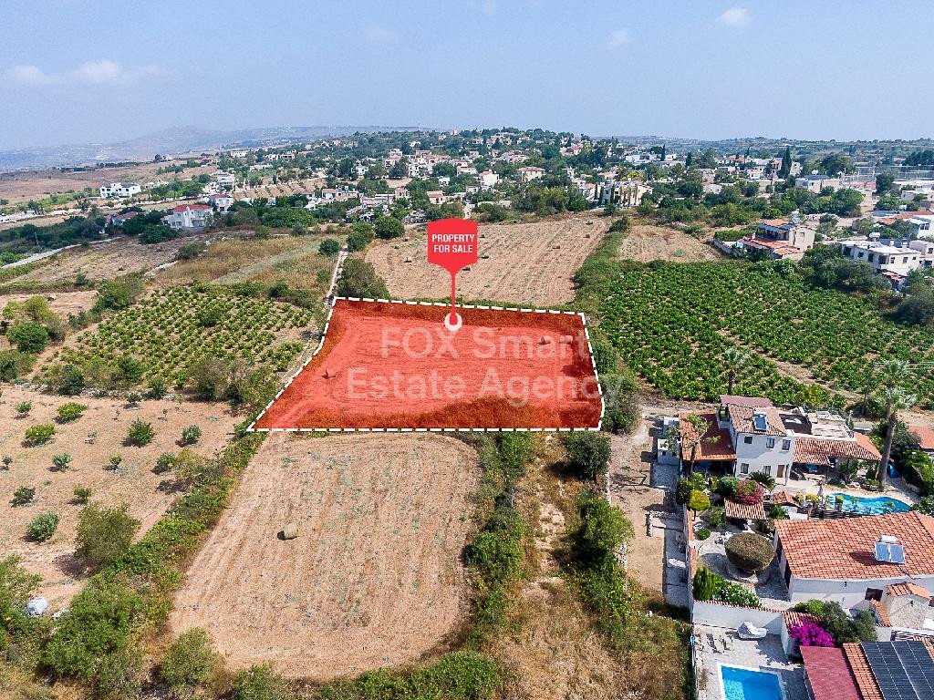 Land in Kathikas