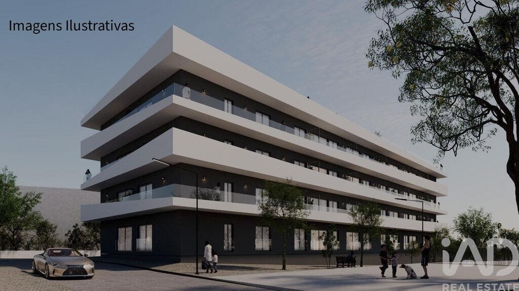 Apartment in Quarteira - Image 2