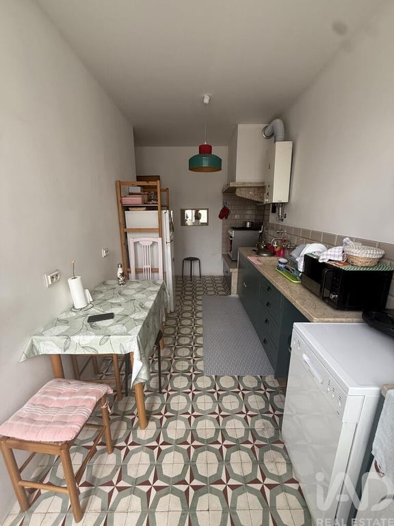 Apartment in Damaia - Image 3