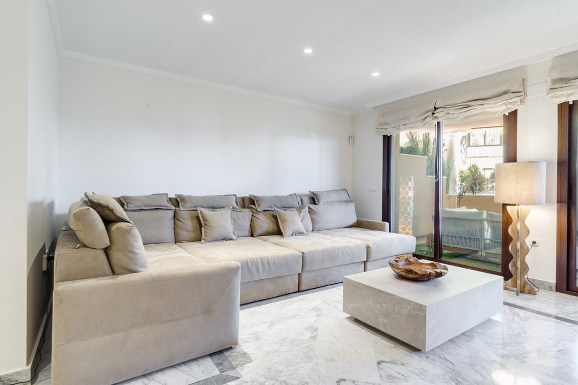 Apartment in Nueva Andalucia - Image 2
