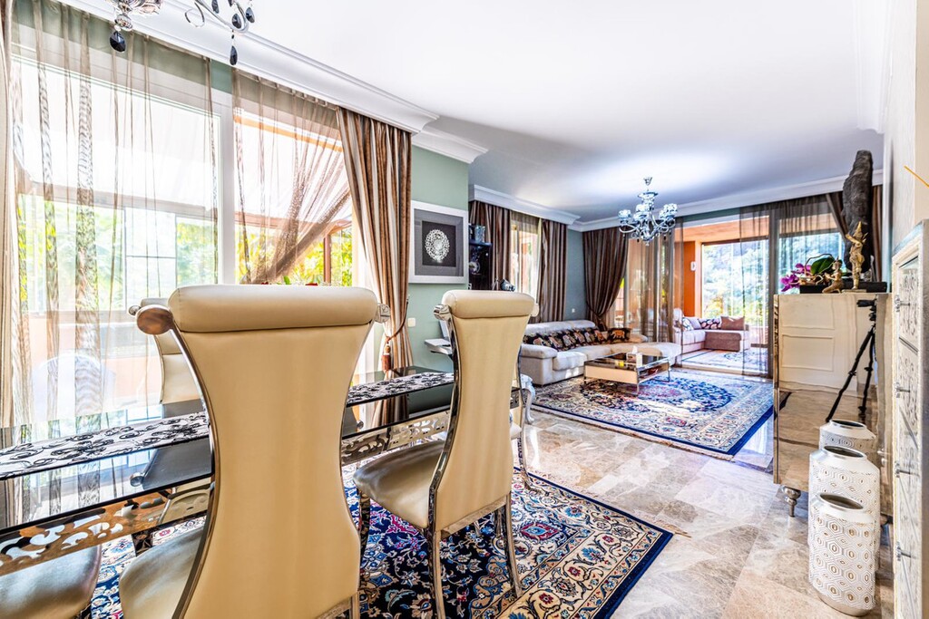 Apartment in Nueva Andalucia - Image 2