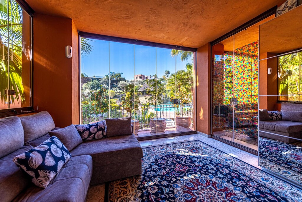 Apartment in Nueva Andalucia - Image 3
