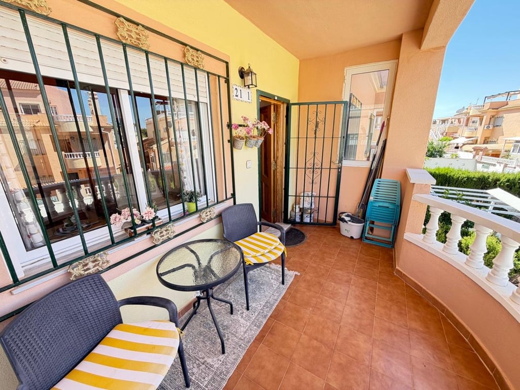 Apartment in Cabo Roig - Image 2