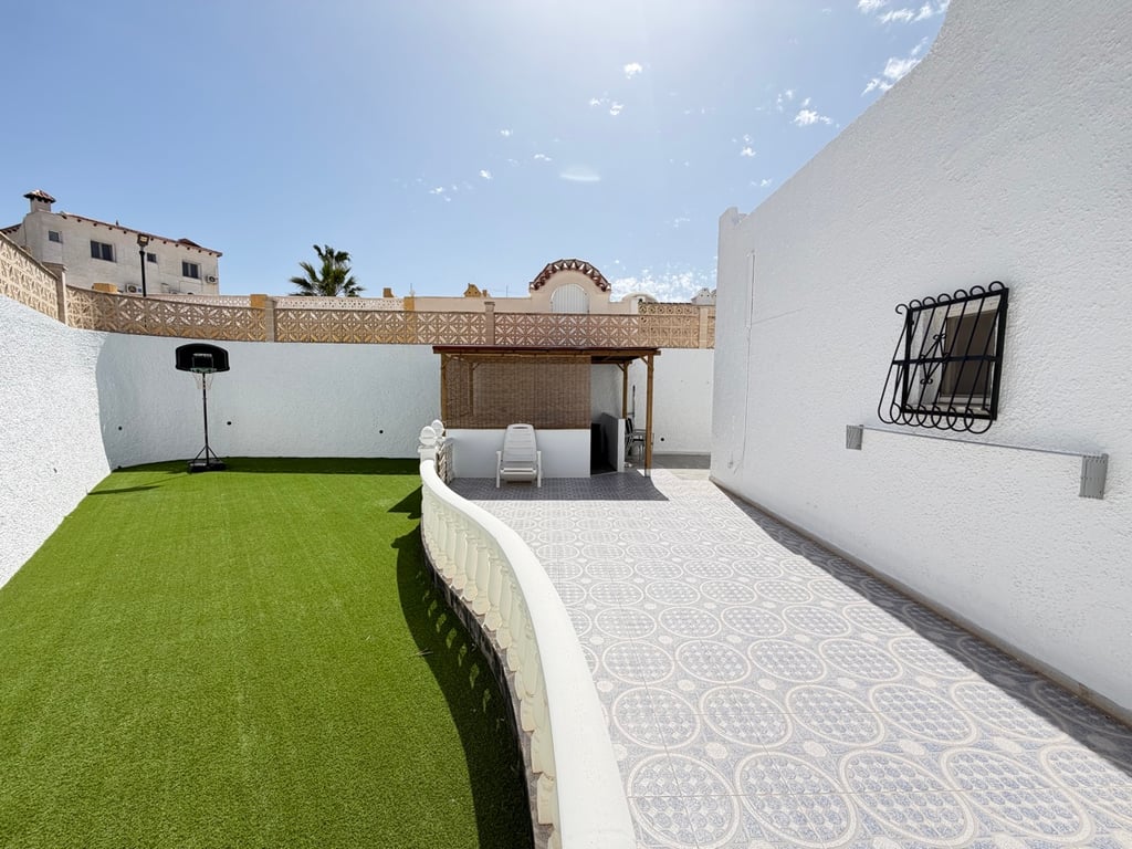 House in Villamartin - Image 2