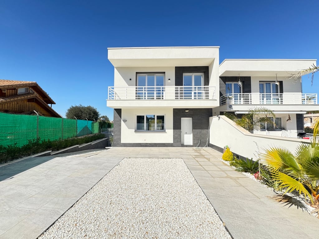 House in Residencia los Altos - Image 3