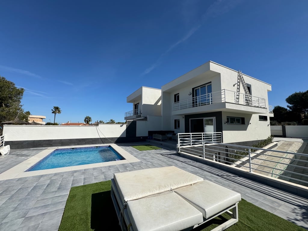 House in Residencia los Altos - Image 2