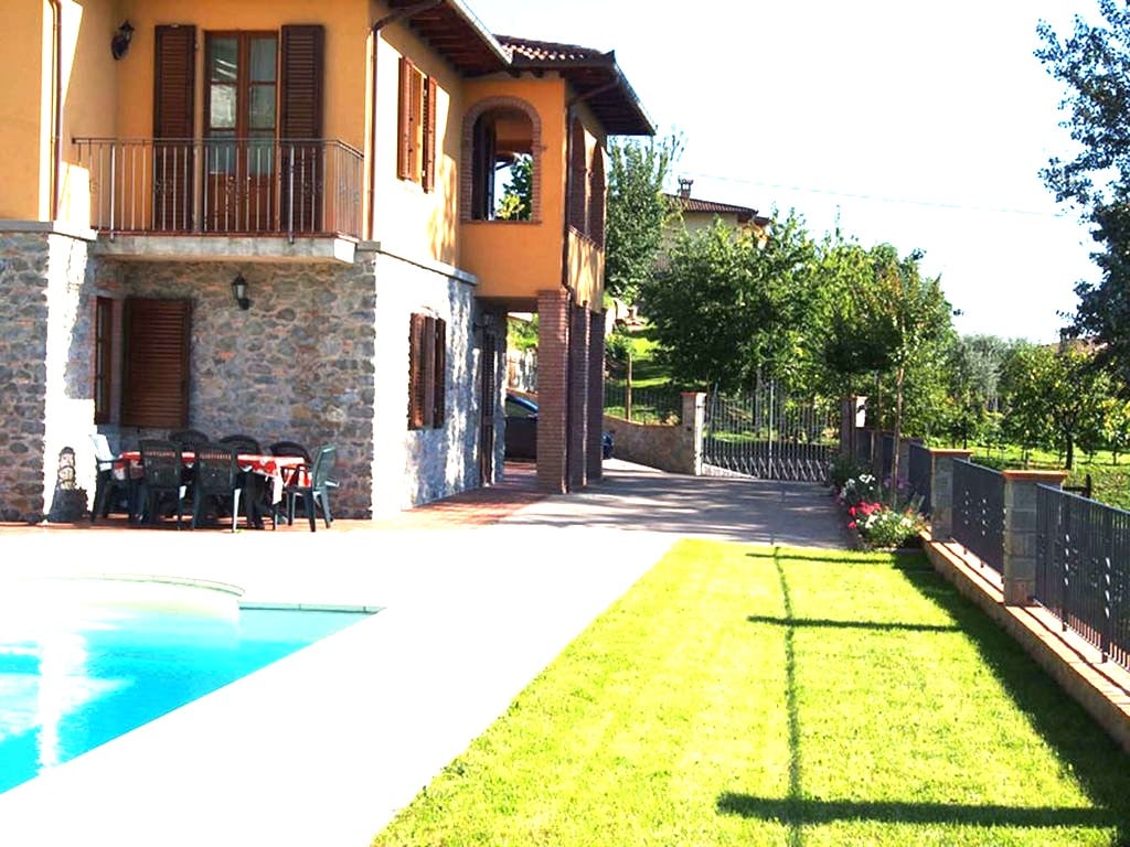 House in Castiglione di Garfagnana - Image 2