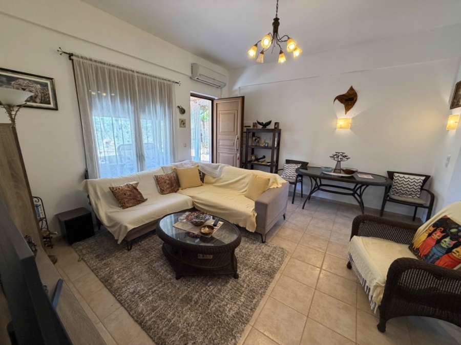 House in Angeliana - Image 3