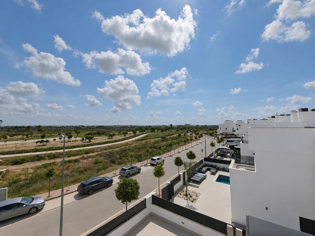 Villa in Los Alcazares - Image 2