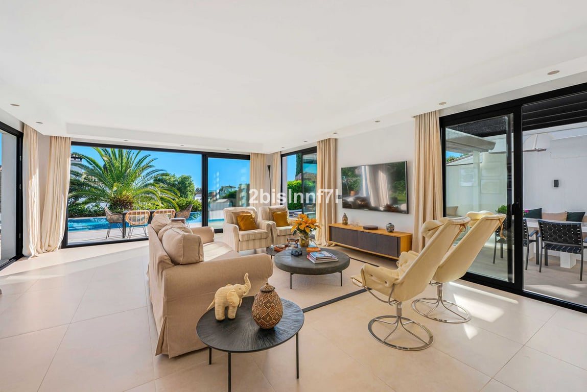 Villa in Elviria - Image 3