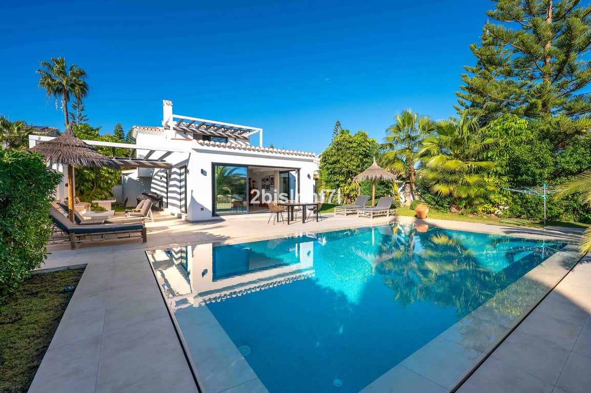 Villa in Elviria - Image 2