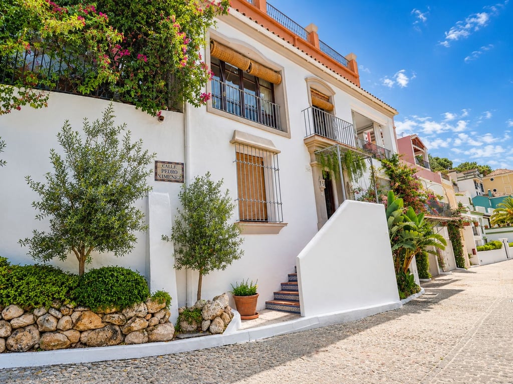 House in Urbanizacion la Heredia - Image 2