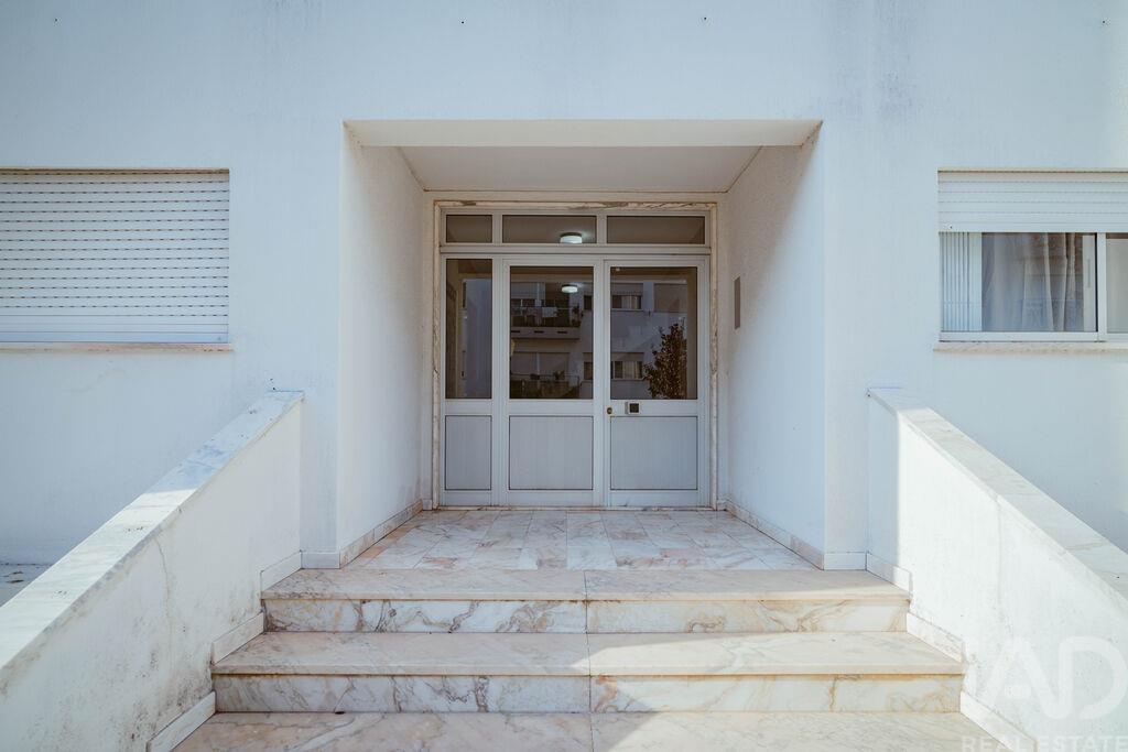 Apartment in Olivais - Image 2