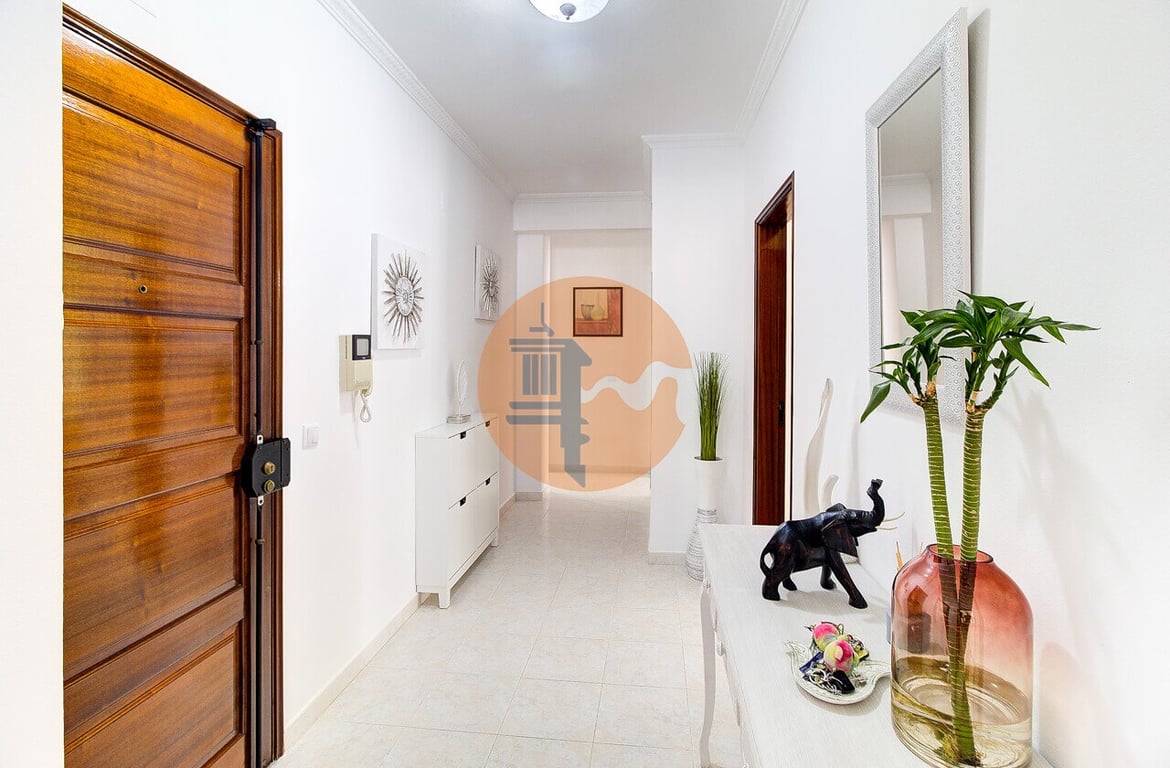 Apartment in Vila Real de Santo Antonio - Image 2