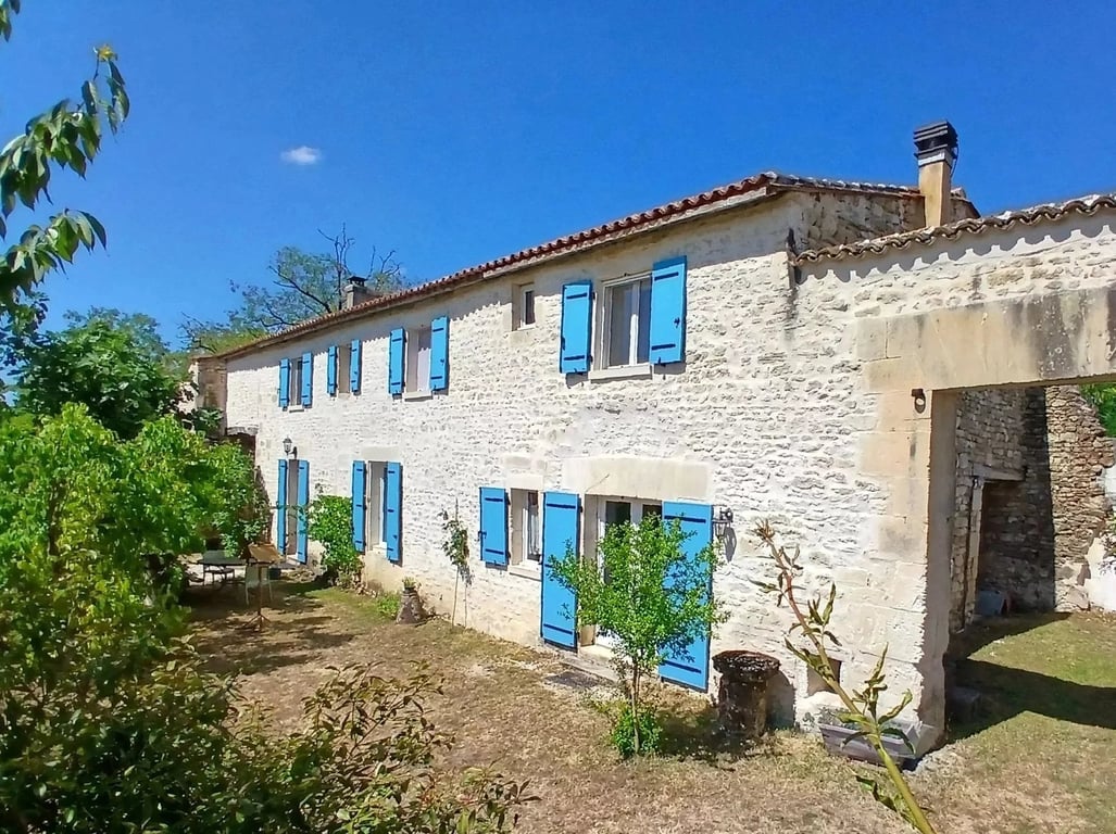 House in Saint-Saturnin
