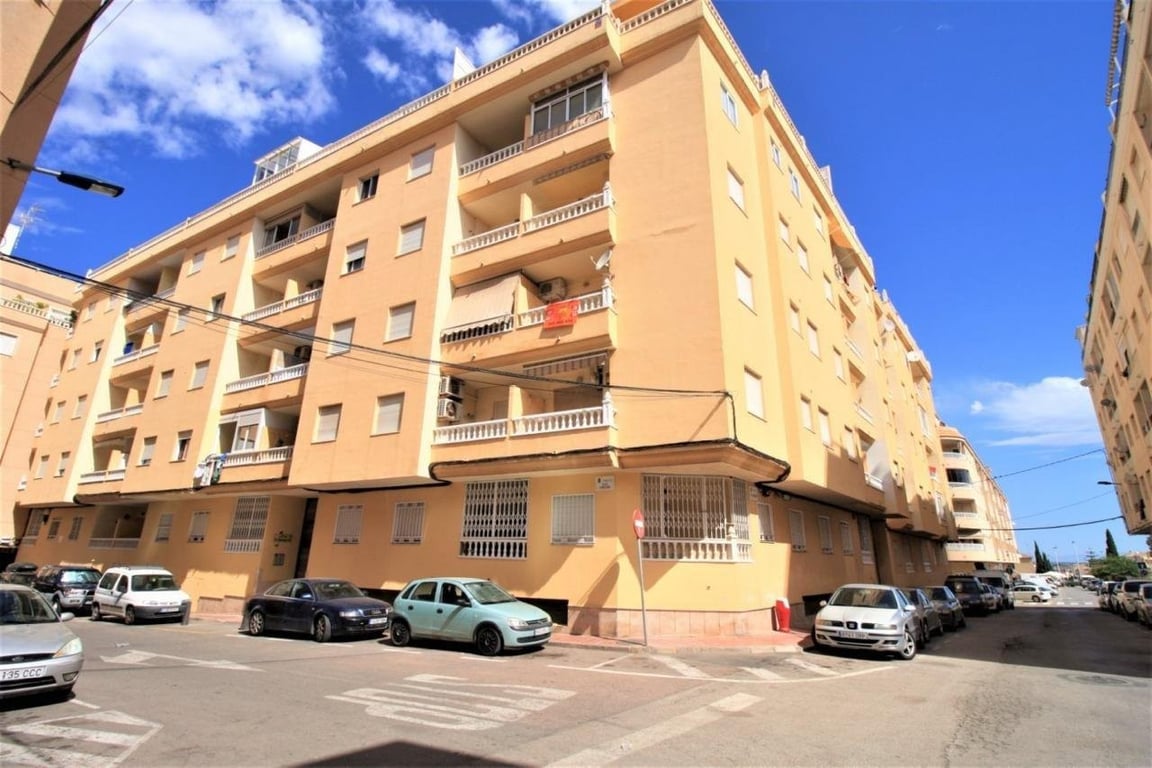 Apartment in Torrevieja - Image 2