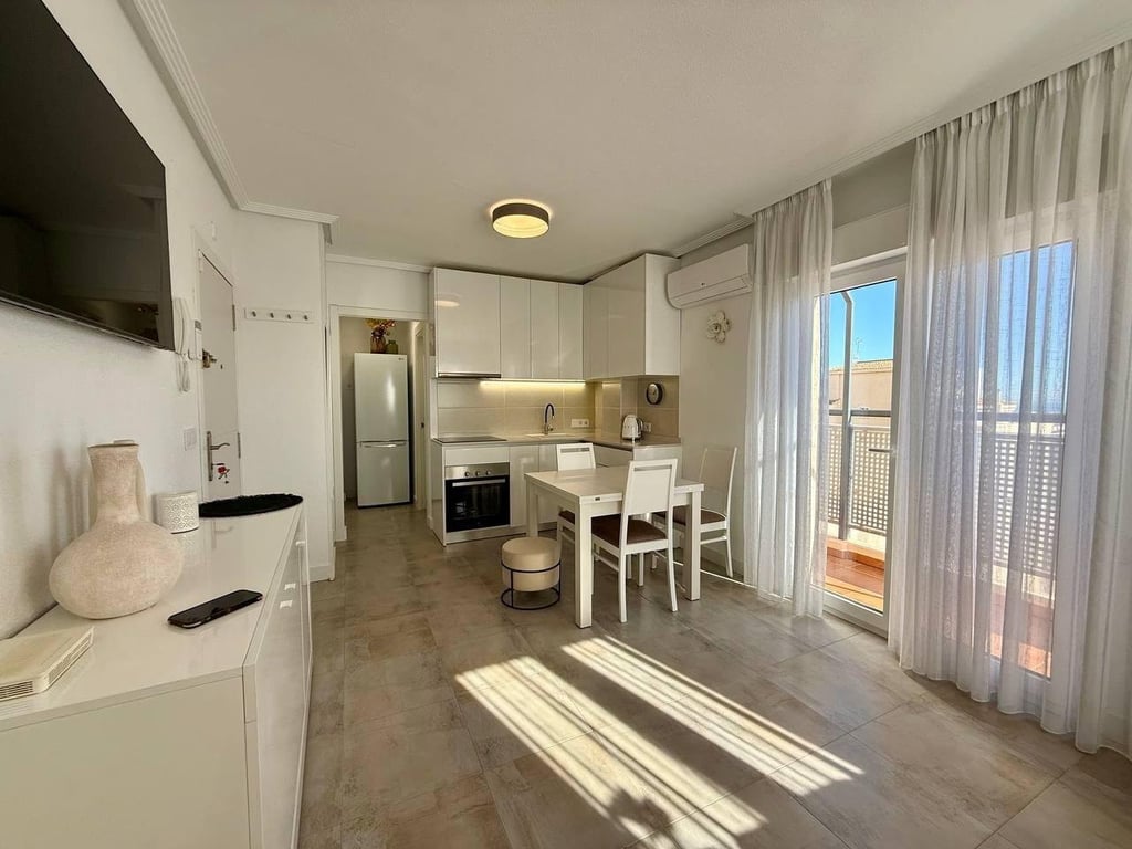 Apartment in Torrevieja - Image 2