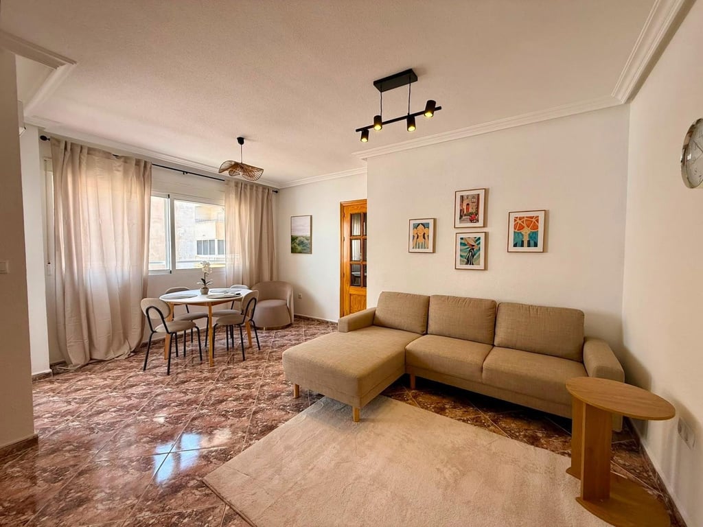 Apartment in Torrevieja - Image 2