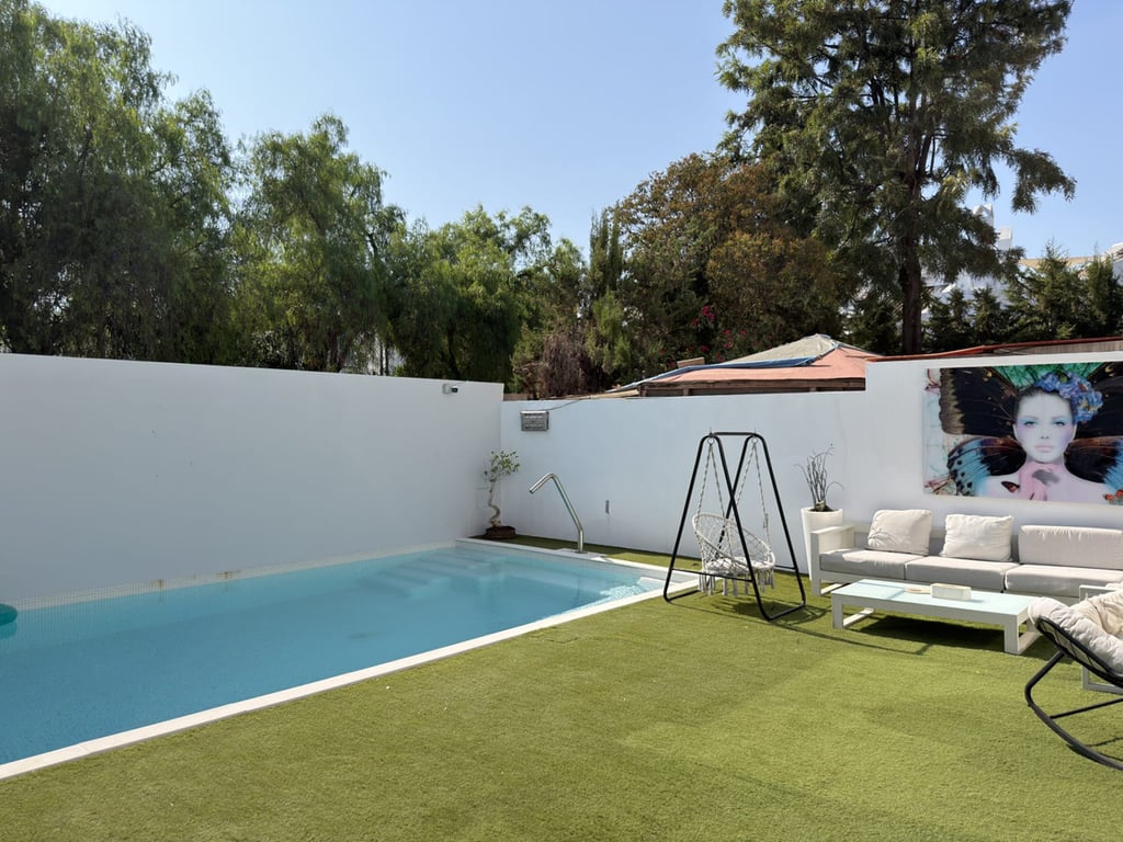 Villa in Nueva Andalucia - Image 2