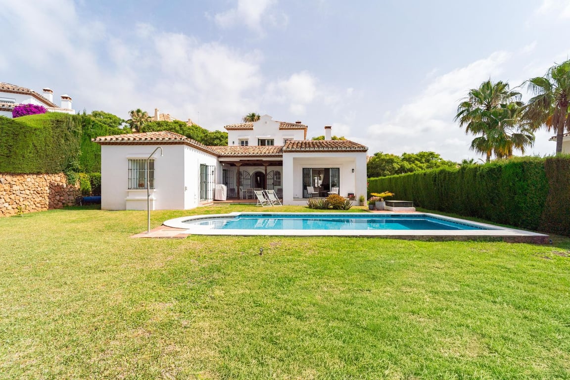 Villa in Elviria