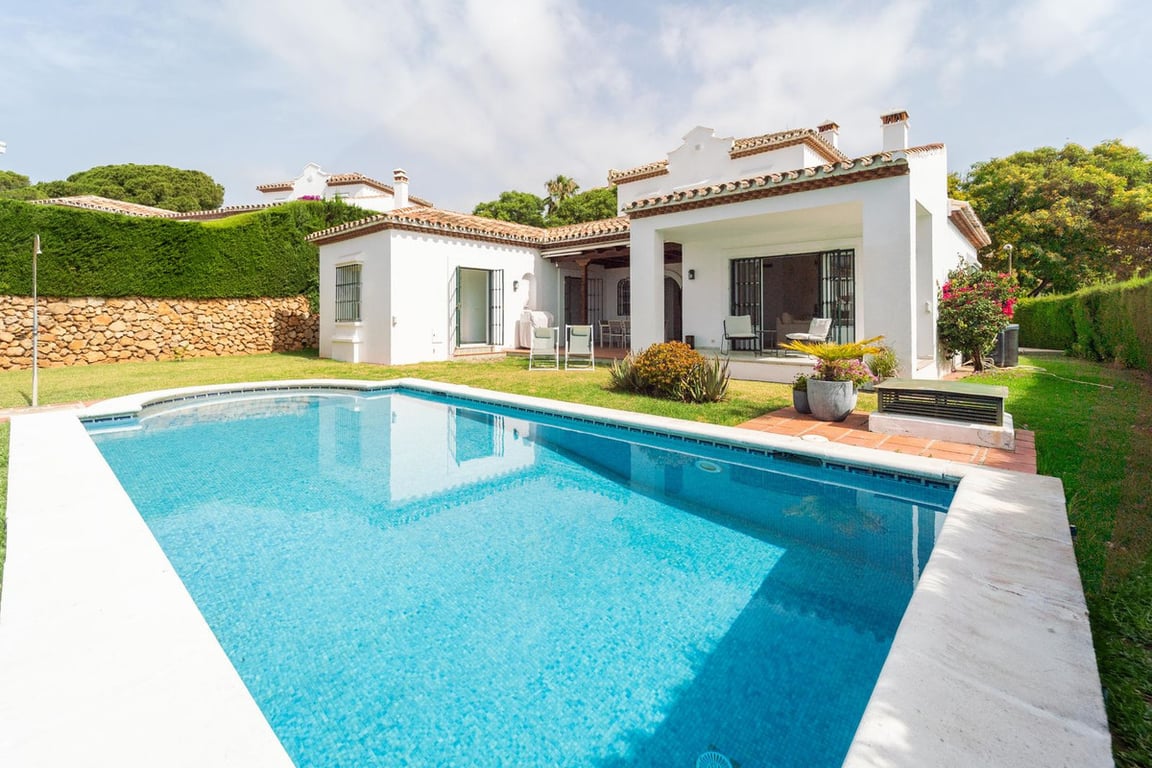 Villa in Elviria - Image 3