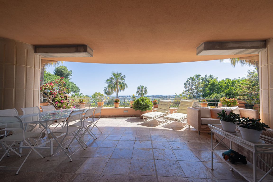 Apartment in Nueva Andalucia - Image 3