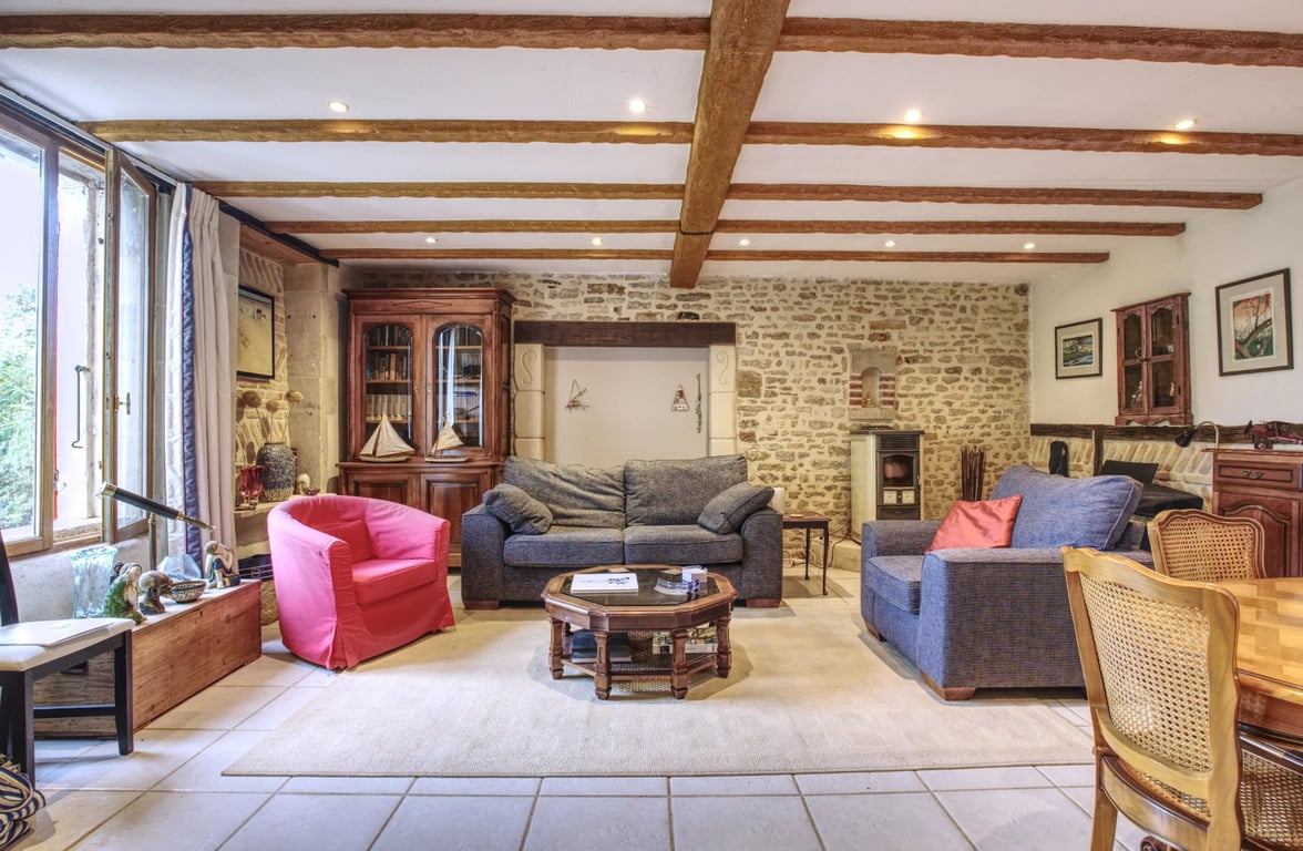 House in Maire-Levescault - Image 3