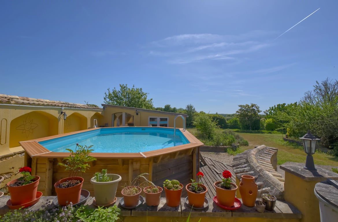 House in Maire-Levescault - Image 2