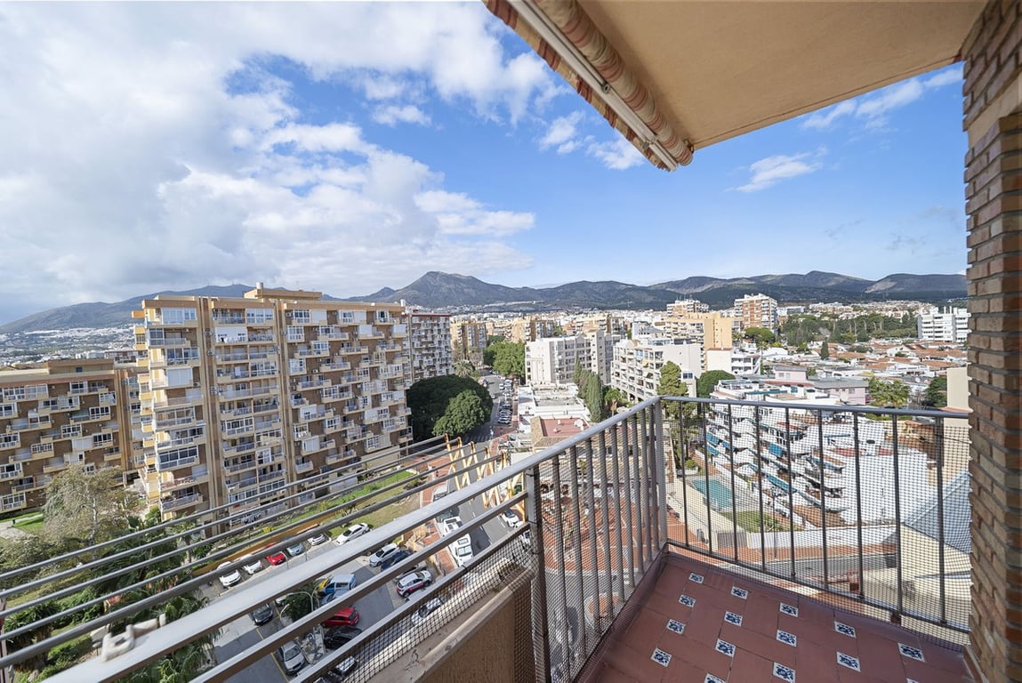Apartment in Benalmadena Costa - Image 2