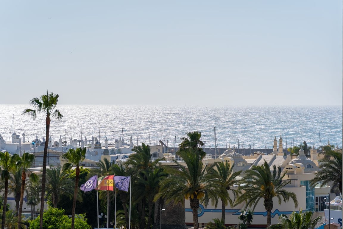 Apartment in Benalmadena Costa - Image 2