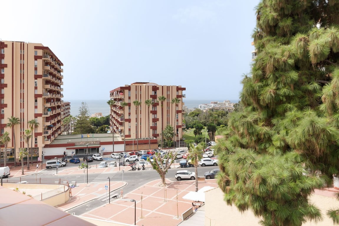 Apartment in Benalmadena Costa - Image 2