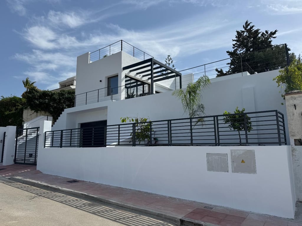House in Estepona - Image 2