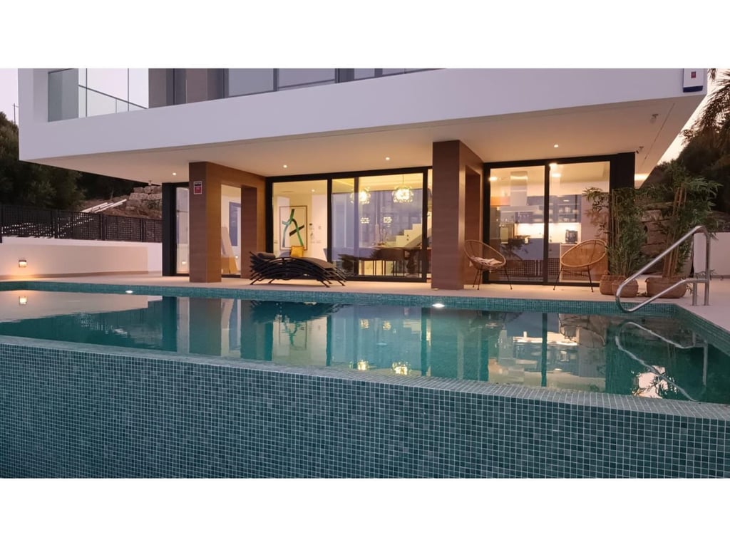 House in Estepona - Image 2
