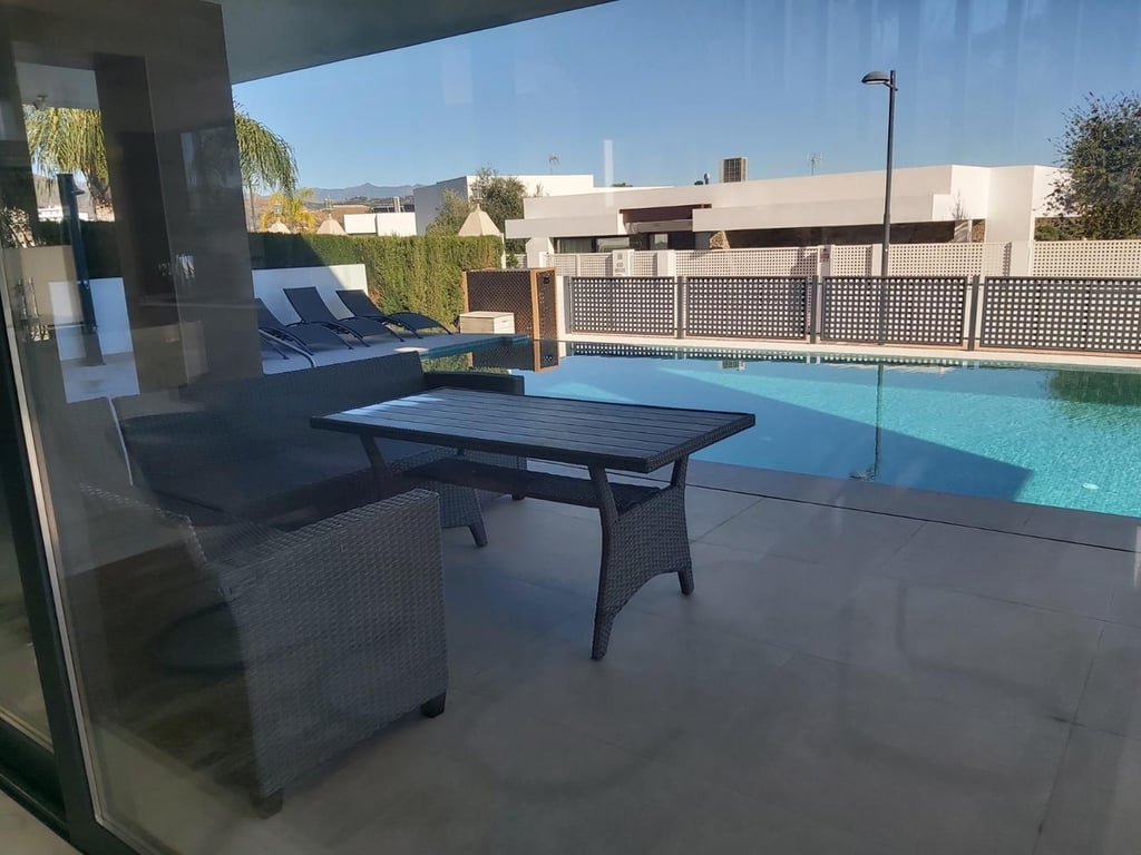 House in Estepona - Image 3